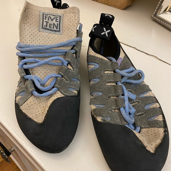 Climbing shoes - Picture 2 of 4